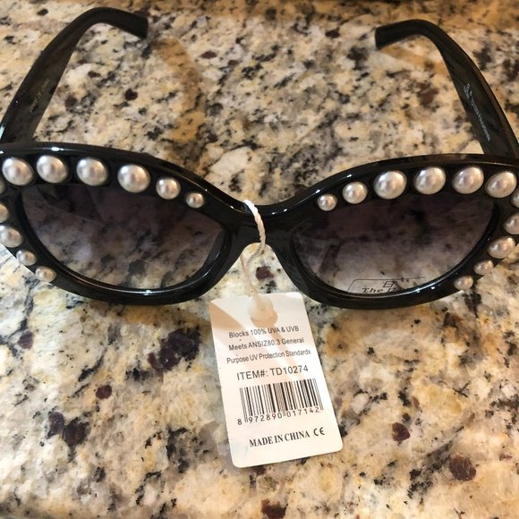 *RARE* NWT The Day Pearl Black Sunglasses!
